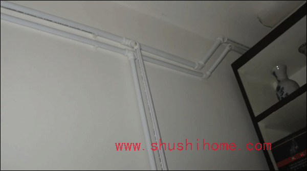 明裝暖氣片走管