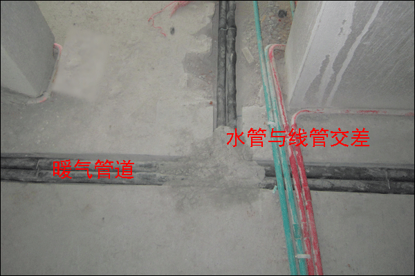 水電線與暖氣管道交差圖