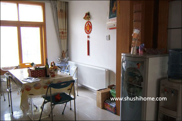 客廳暖氣片安裝效果圖